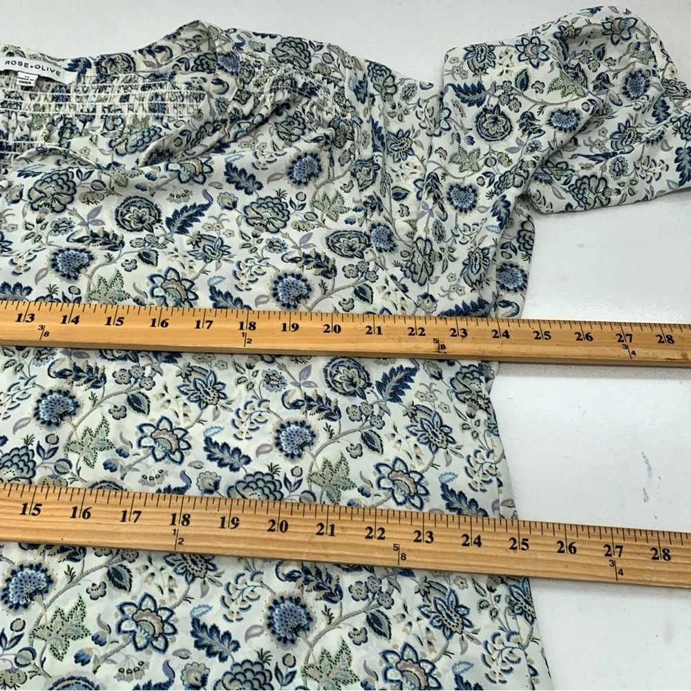 Rose & Olive Blouse 1X Button Front Blue Floral Smocking Flowy Light Office Work - Picture 10 of 11